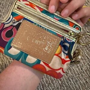 Vintage Coach “Poppy” Small Wristlet